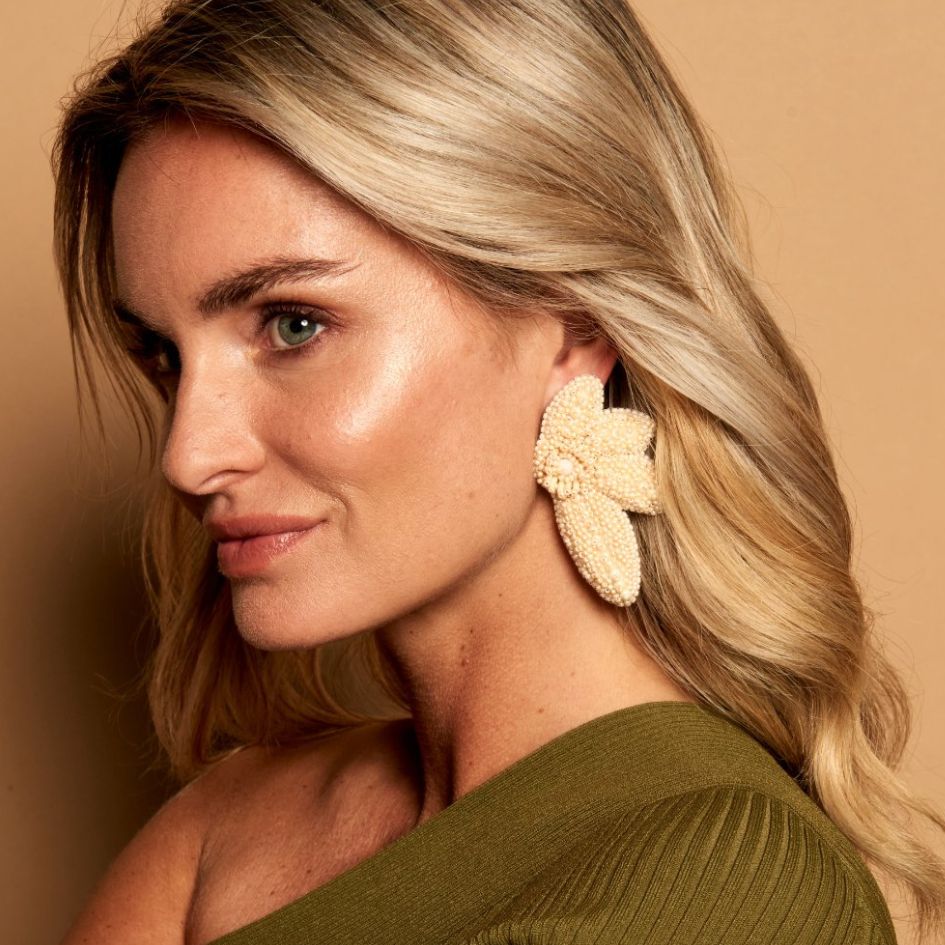 Bloom Earrings - Beige - Model - Paulie Pocket