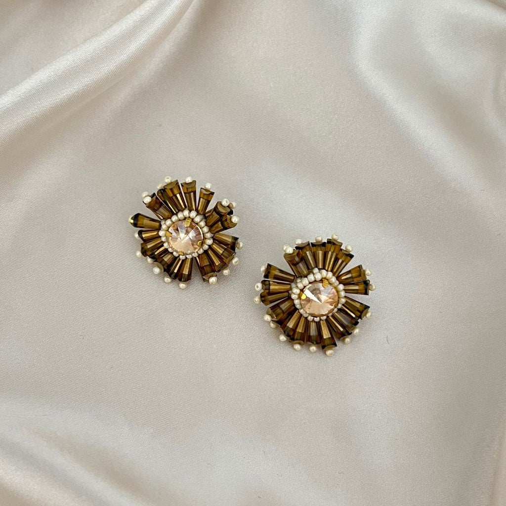 Elegant Stud Earrings - Beige Gold - Satin -   Paulie Pocket