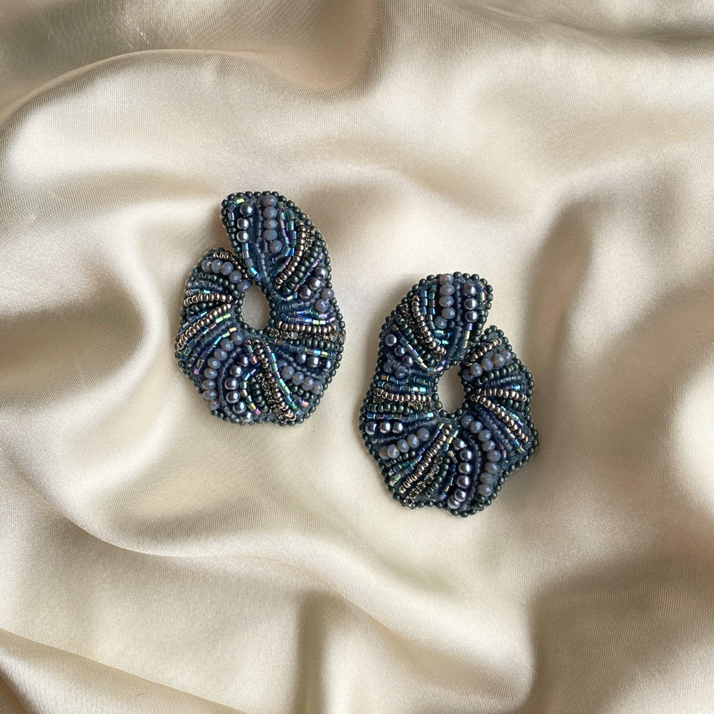 Glamorous Curl Earrings - Grey