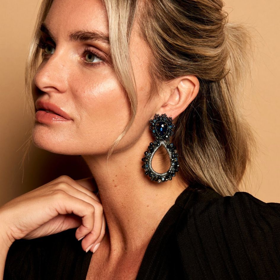 Lauren Stone Earrings - Silver Gey - Model - Paulie Pocket