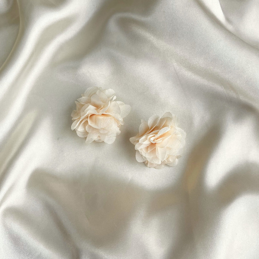 Petal Crush Earrings - Light Beige