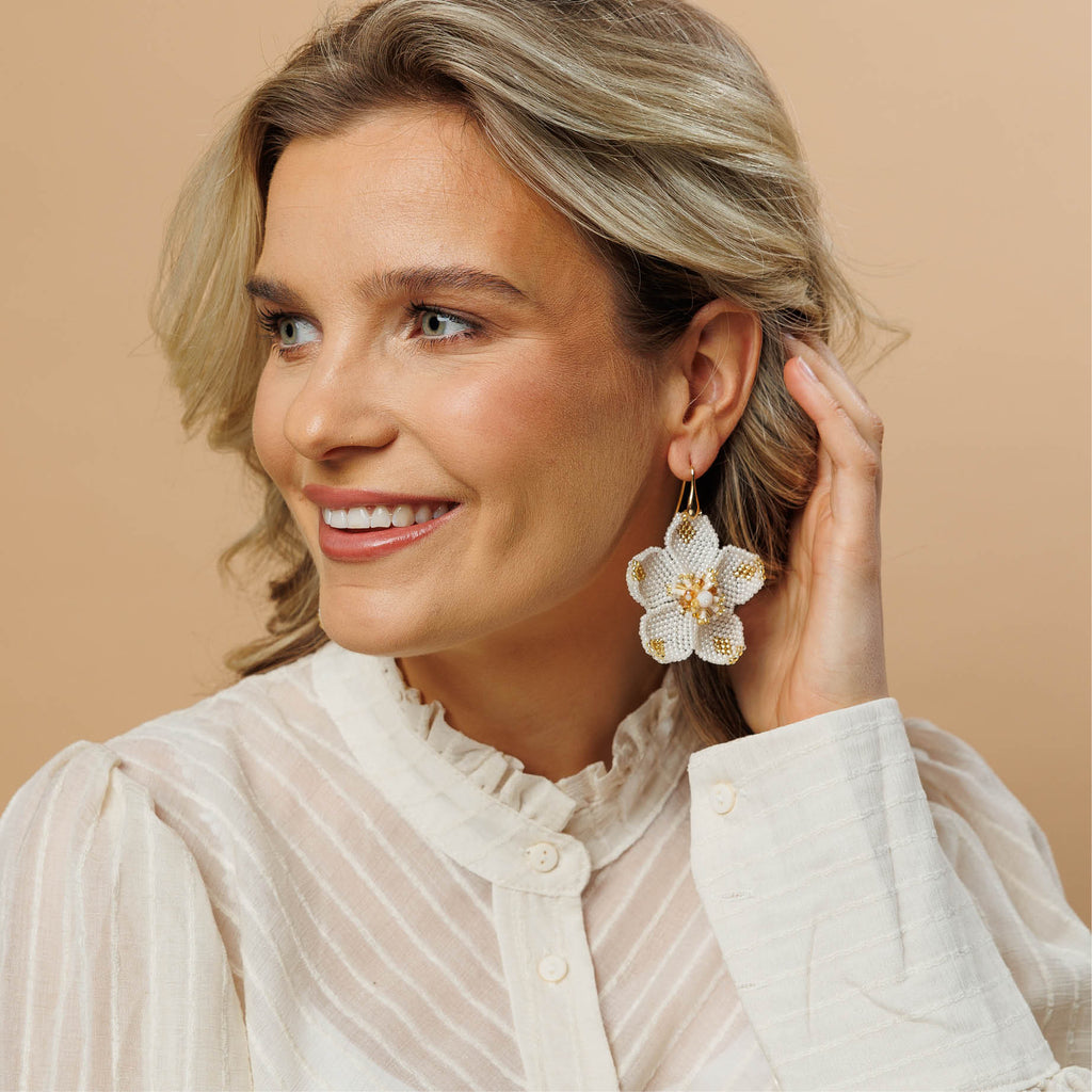 Poppy Flower Earrings - Beige Gold - Model - Paulie Pocket