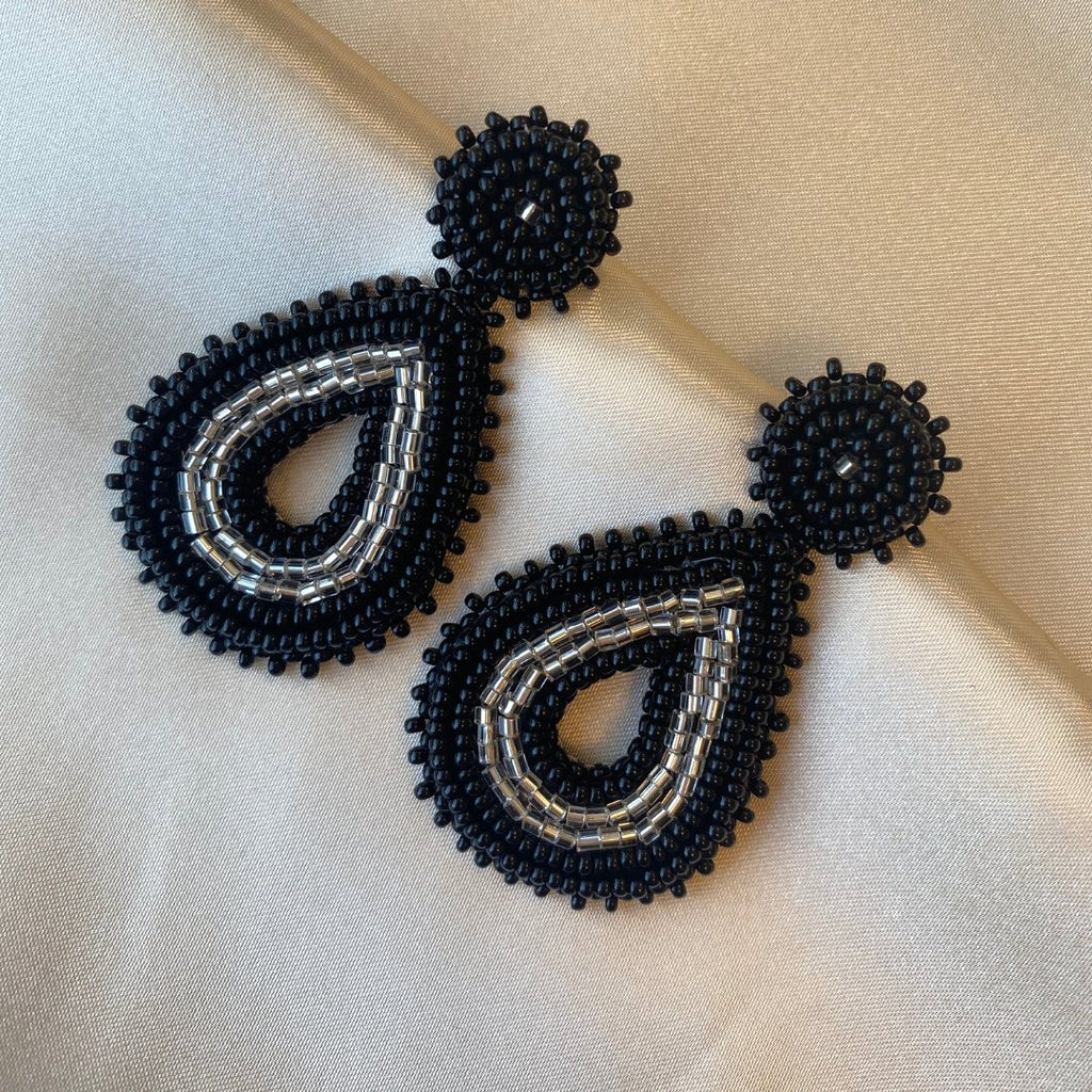 Small Beads Earrings - Black Silver - Satin - Paulie Pocket