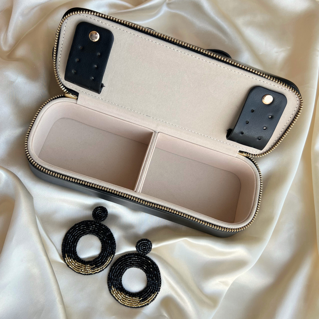 Black Beautycase and Earrings Bundle - Paulie Pocket2