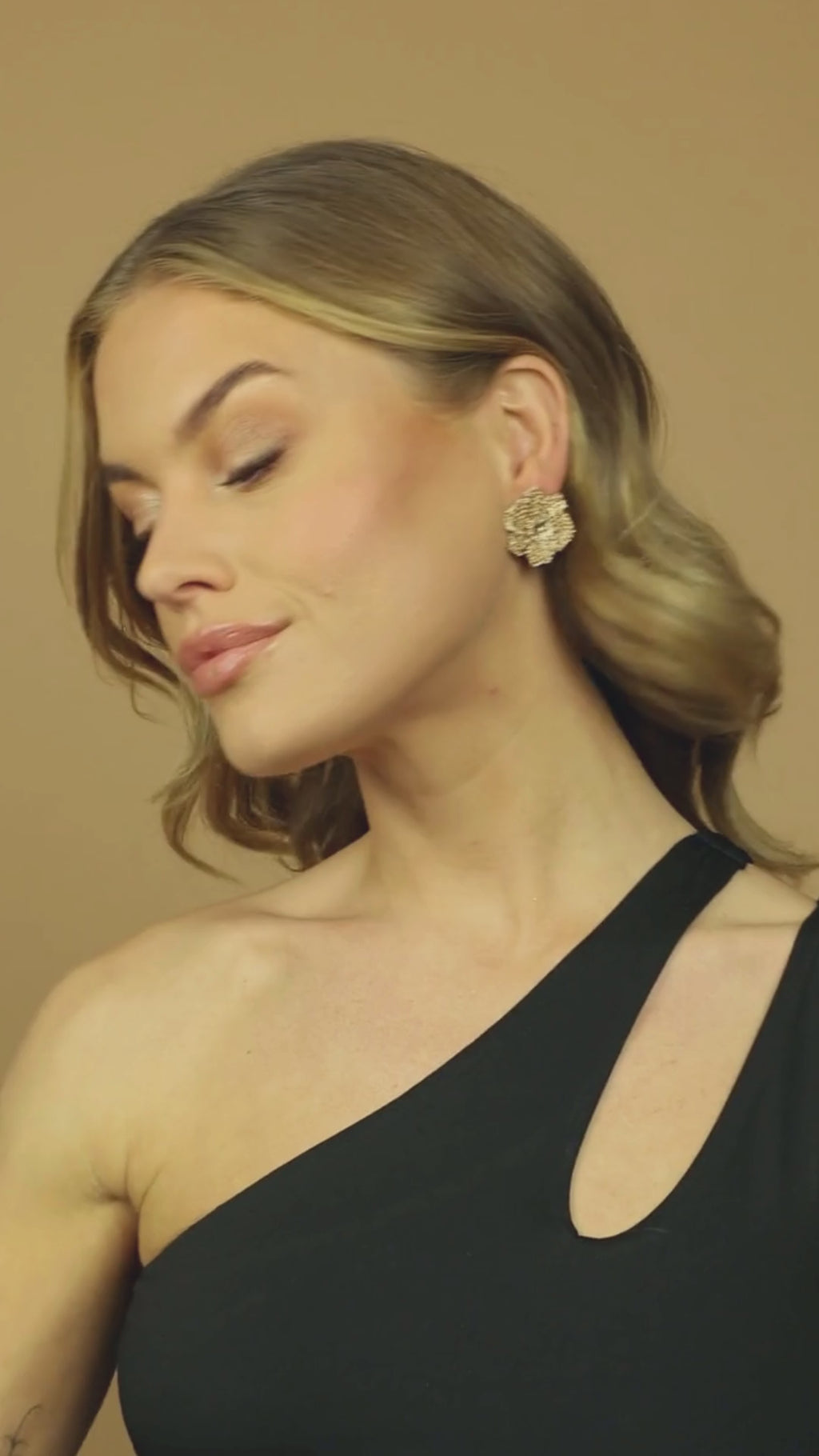 Brilliance Bloom Earrings - Gold - Video - Paulie Pocket