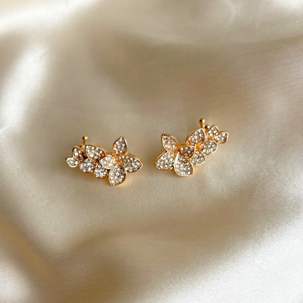 Funkelnde Blumen Steckerohrringe – Gold Kristall
