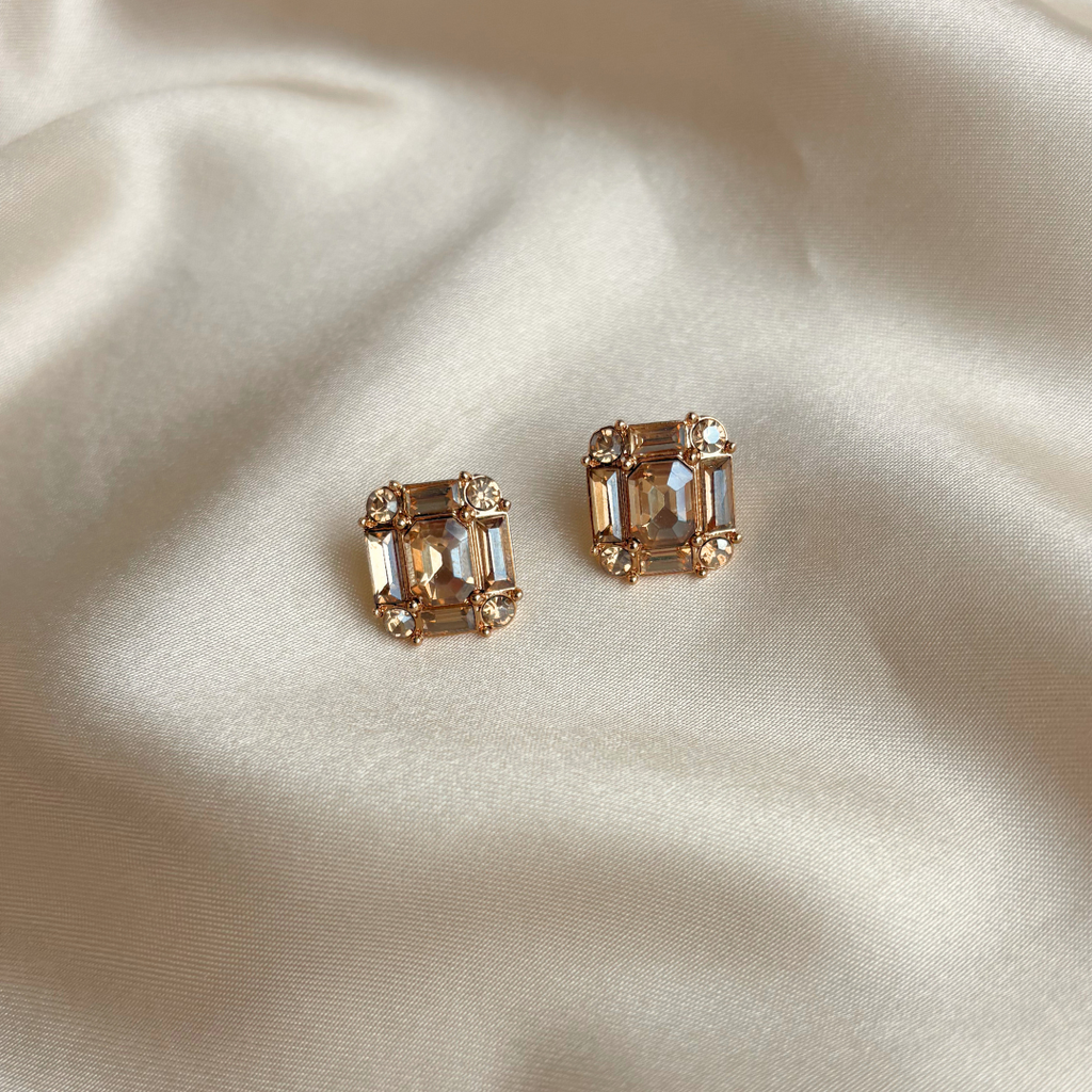 Funkelnde Steckerohrringe – Gold