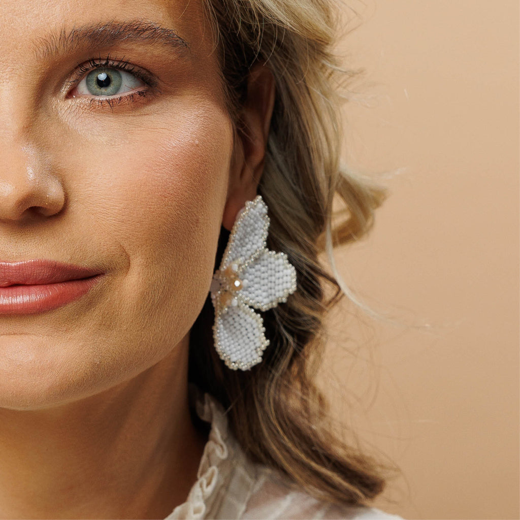 Zinnia Earrings - White Beige - Model - Paulie Pocket2